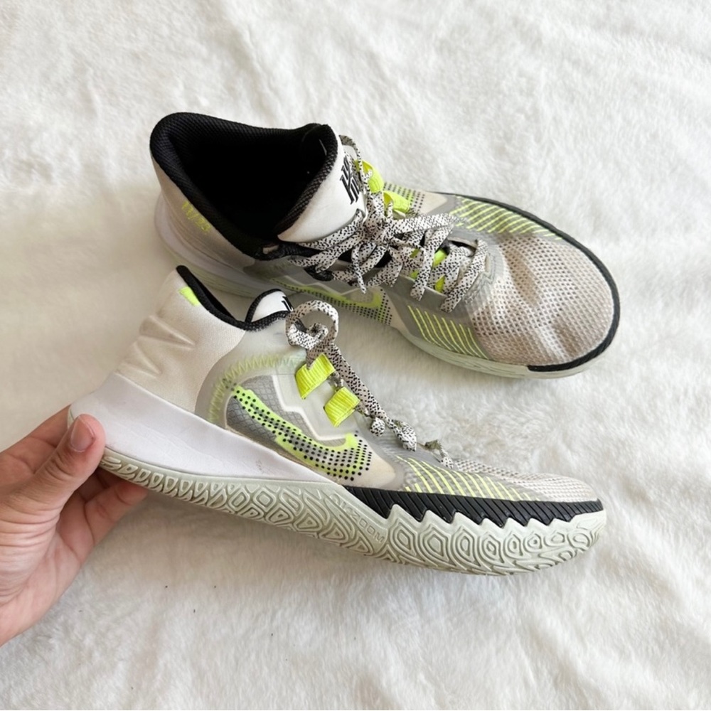 Nike Kyrie Flytrap White Volt Men's Basketball Sneakers Size 8